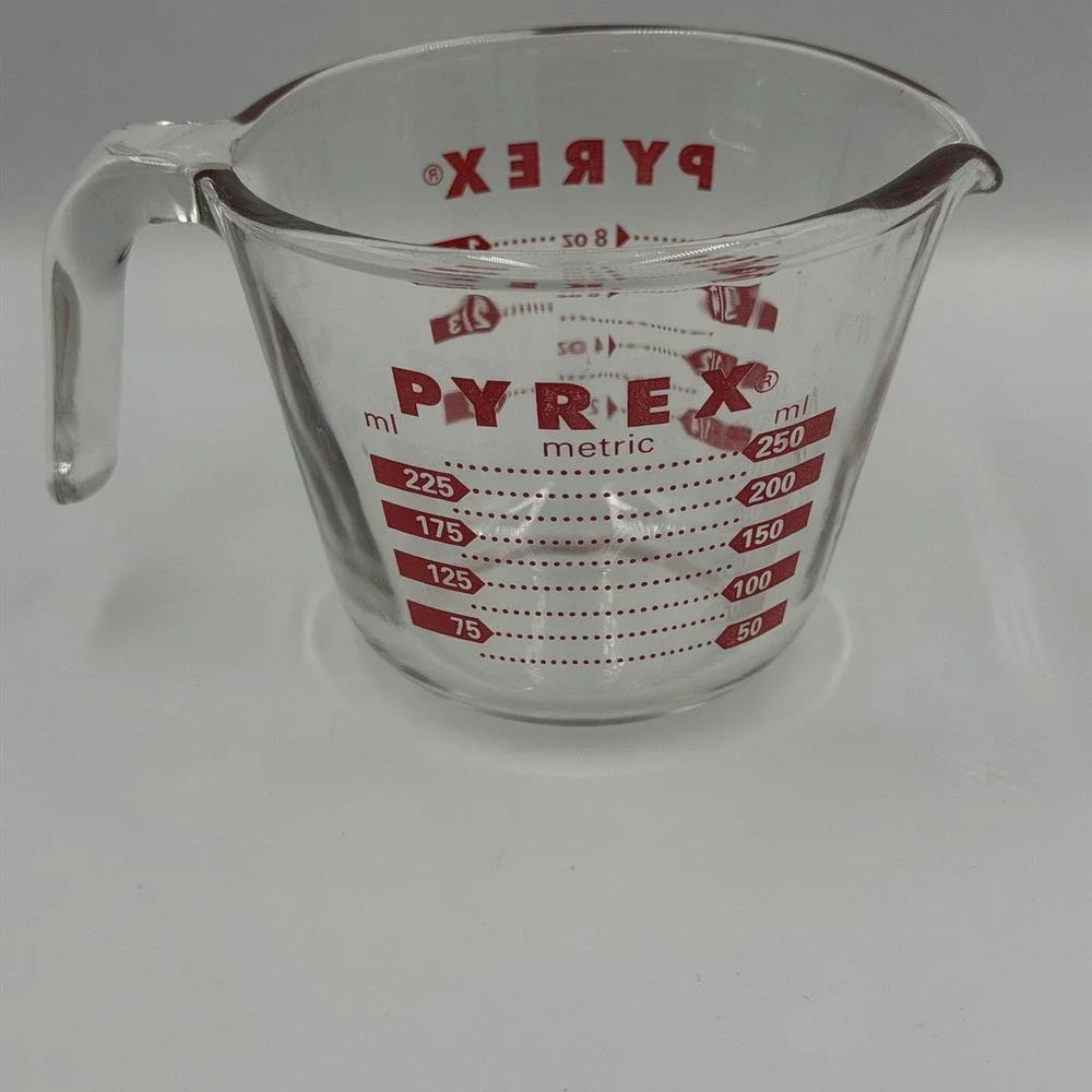 Vintage PYREX Measuring Cup 1 Cup Red Lettering J-Handle USA Metric 250 mL 8 Oz
